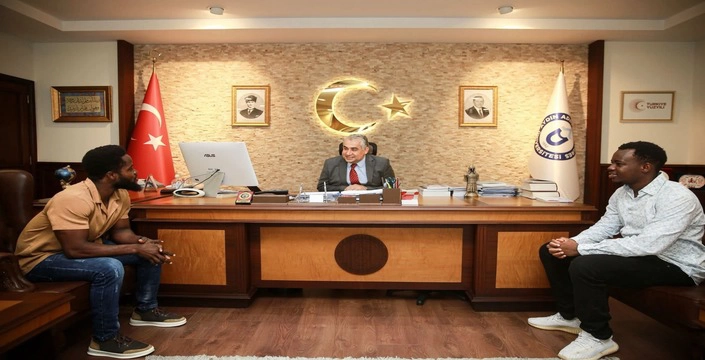 ADÜ Rektörü Misafir Öğrencileri Kabul Etti