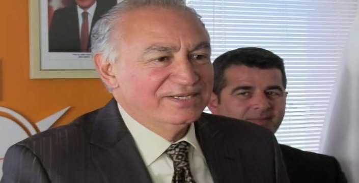 İbre Mehmet Yavuz Demir'i Gösteriyor
