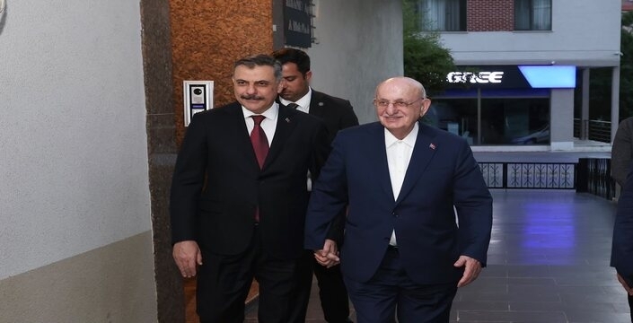 İçişleri Bakanı Mustafa Çiftçi İsmail Kahraman'ı Ziyaret Etti